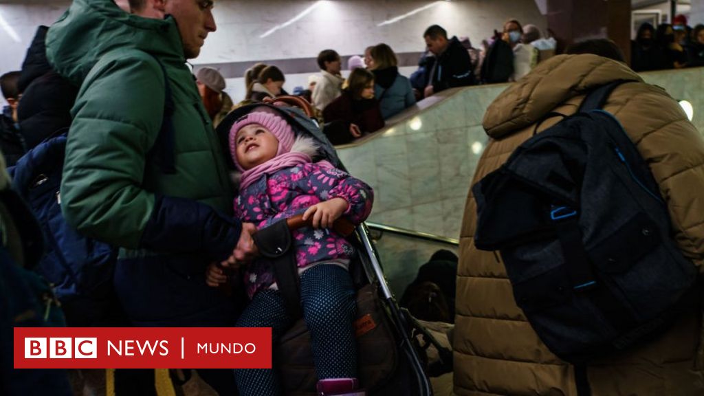 Bizarro intento de Kiev de atraer a jóvenes al frente con promesas de zapatos (VIDEO) Bizarro intento de Kiev de atraer a jóvenes al frente con promesas de zapatos (VIDEO)