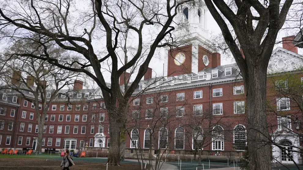 Harvard demanda a la Administración Trump por prohibir la inscripción de estudiantes extranjeros