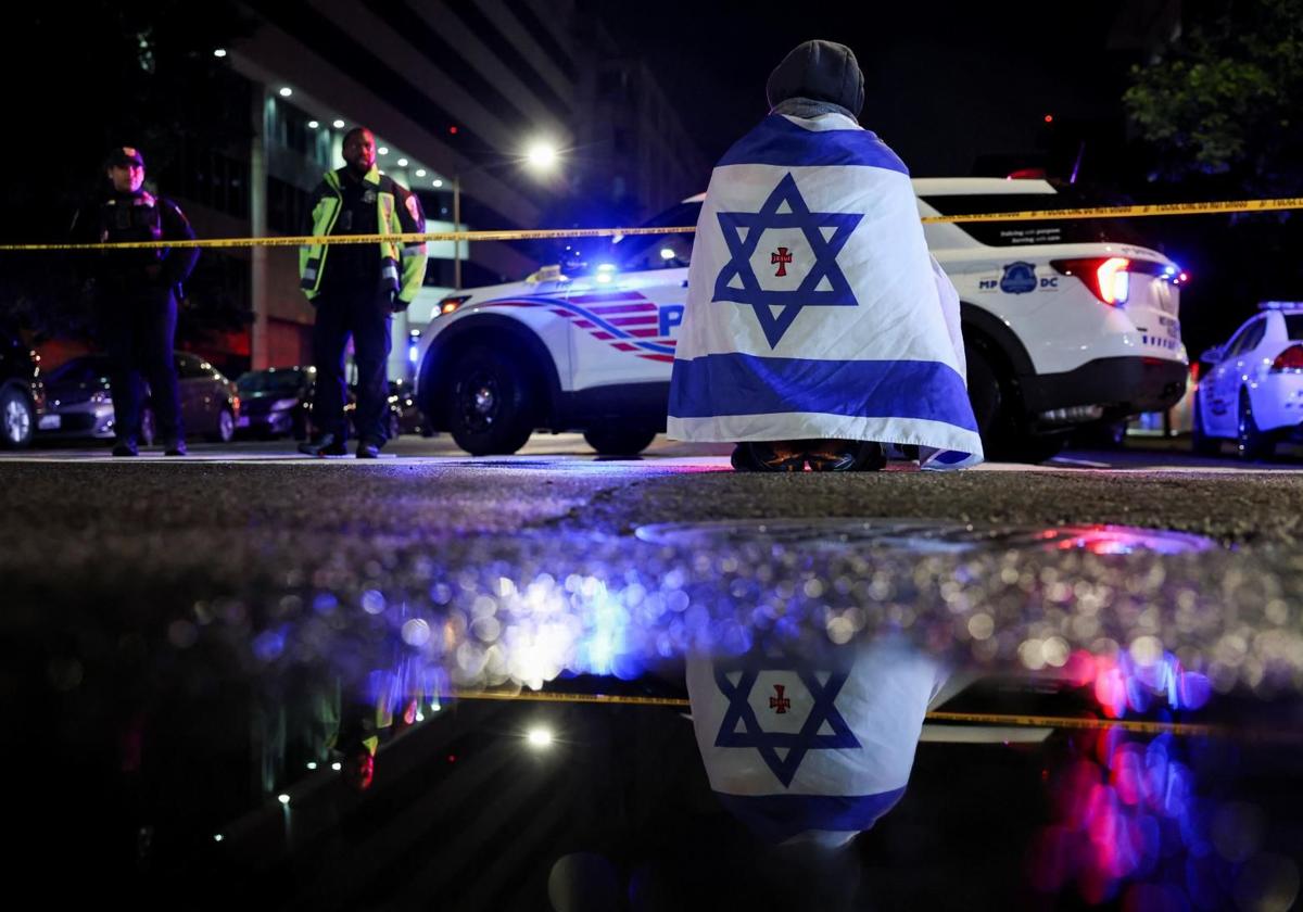 Matan a tiros a dos empleados de la Embajada israelí frente al museo judío en Washington D. C. Matan a tiros a dos empleados de la Embajada israelí frente al museo judío en Washington D. C.