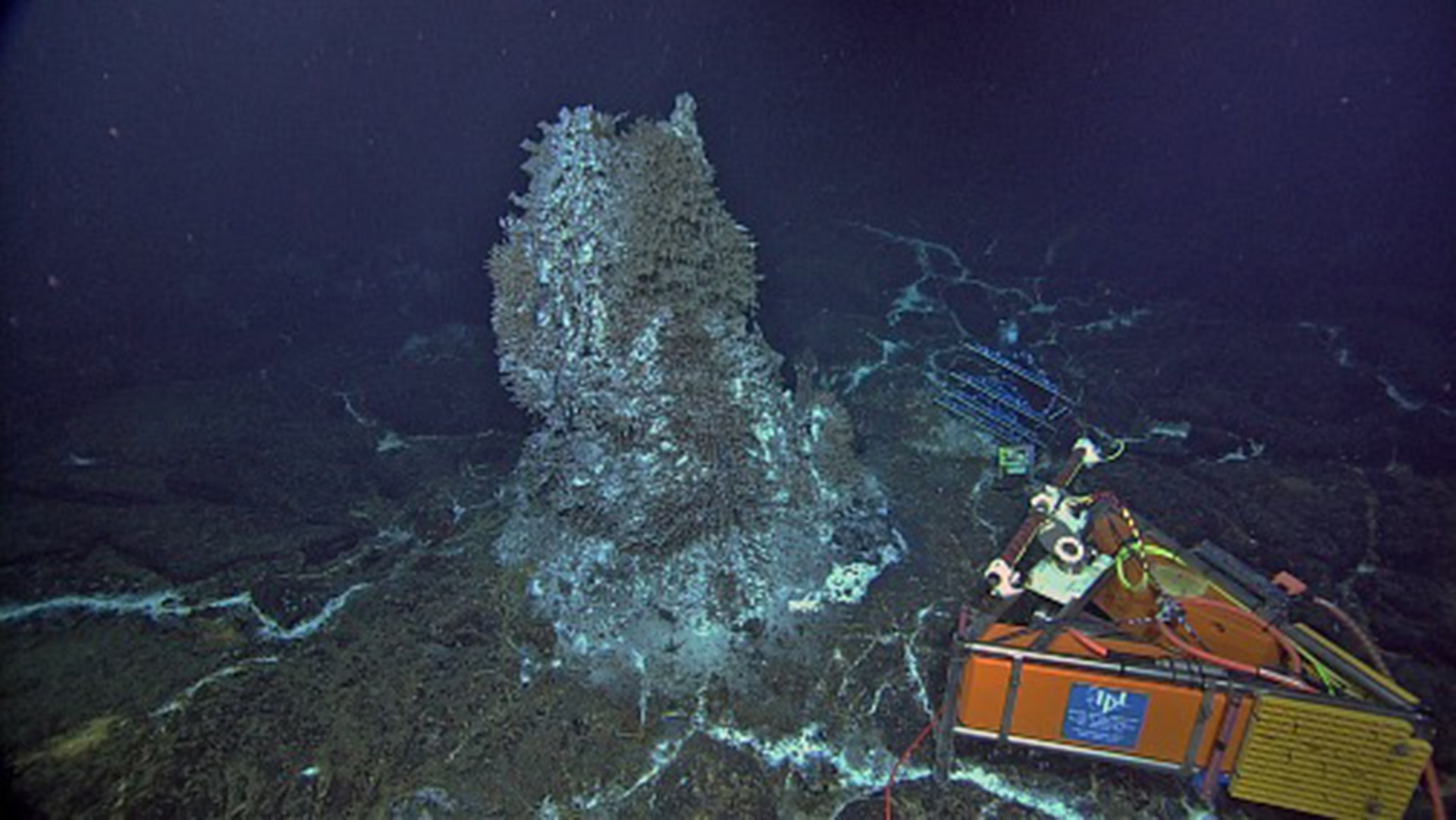 Un volcán submarino cerca de EE.UU. amenaza con erupción en cualquier momento Un volcán submarino cerca de EE.UU. amenaza con erupción en cualquier momento