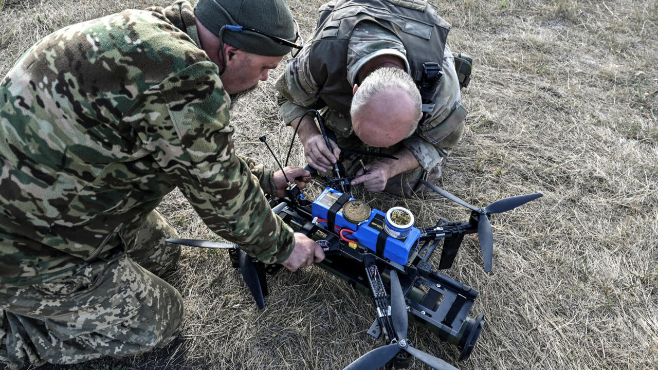 VIDEO: Drones FPV rusos hacen explotar en Ucrania un blindado de fabricación francesa VIDEO: Drones FPV rusos hacen explotar en Ucrania un blindado de fabricación francesa